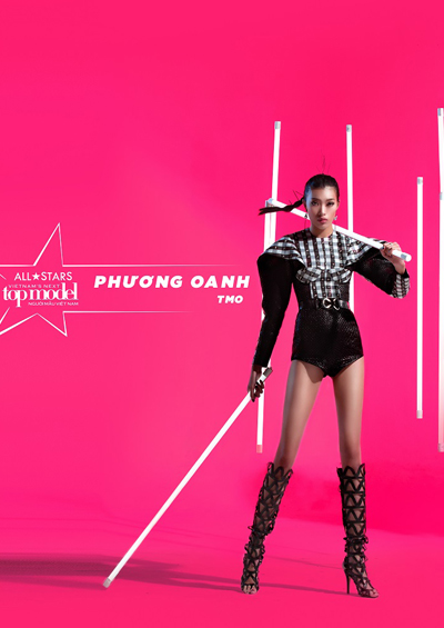Vietnam Next Top Model:Thí sinh hồn xiêu phách lạc vì trăn quấn người