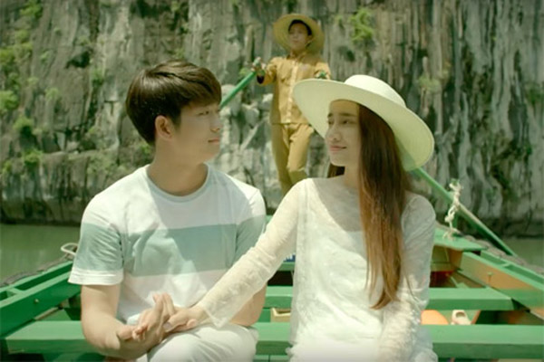 Nhã Phương hôn Kang Tae Oh trong