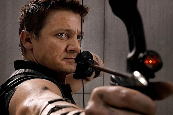 Jeremy Renner khó tái ngộ Tom Cruise vì Avengers 3