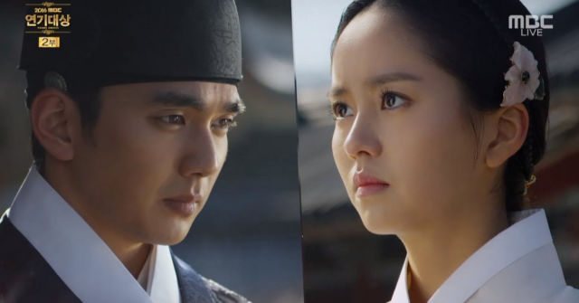 Tiết lộ cảnh quay giữa Yoo Seung Ho và Yoon So Hee trong Ruler - Master of the Mask