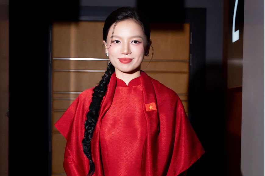 Lên Hương: Hạ Anh trở lại sau Mưa đỏ, Hồng Đào hóa bà chủ trại hòm đầy bí ẩn